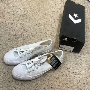 NWT converse white basket weave women size 10